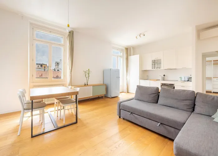 Milano Isola - Bright 2-Room Apartment With Balcony