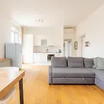 Milano Isola - Bright 2-Room Apartment With Balcony